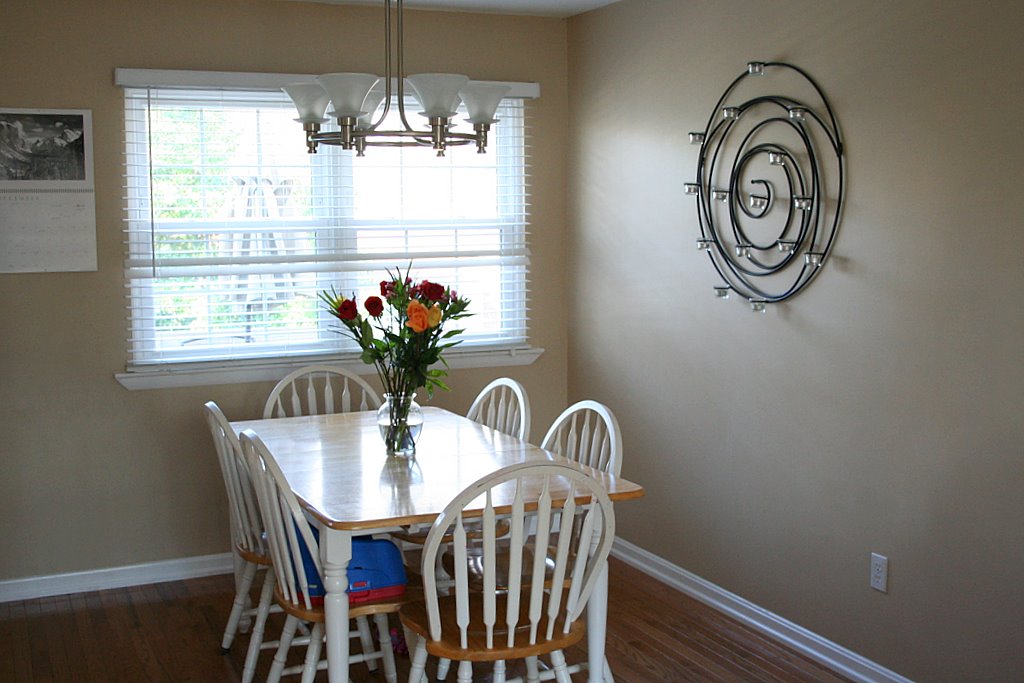 dining room with taupe walls