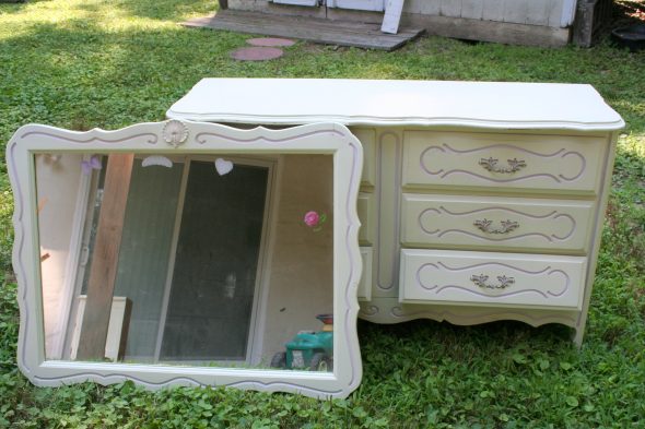 freecycle dresser before painting