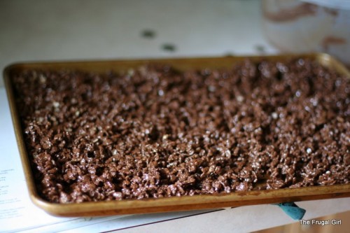 A pan filled chocolate crunch topping.