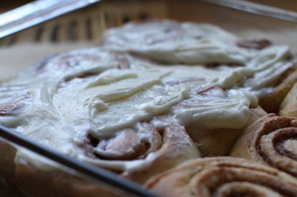 cinnamon rolls with cream cheese frosting