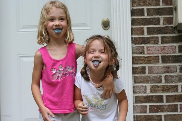 Blue tongued-girls