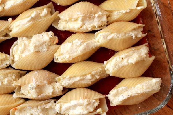 A full pan of stuffed pasta shells.