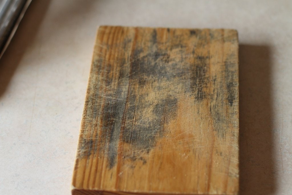 How to remove mold from wood â€