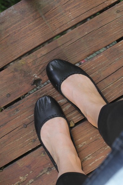 aise black ballet flats