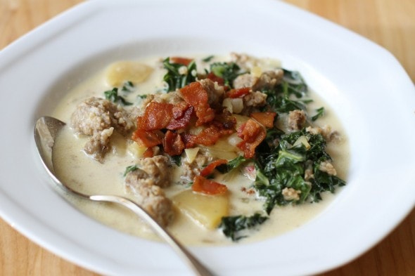 bowl of zuppa toscana.