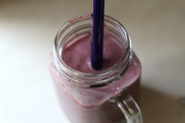 A kale smoothie in a glass mug.