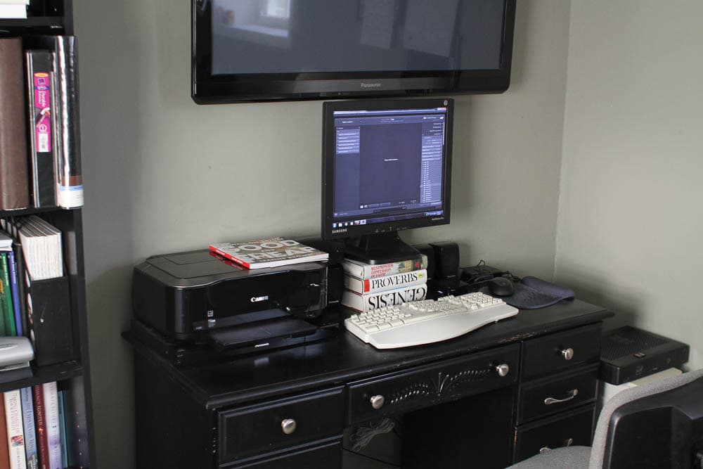 neat desk