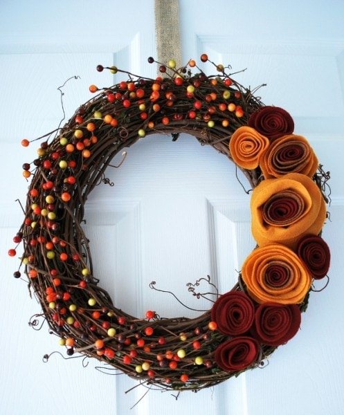 10 Classy Fall Crafts - Wreath with Felt Flowers