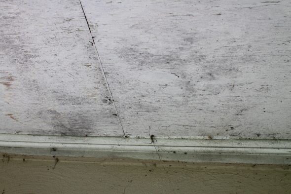 A dirty soffit in need of paint.