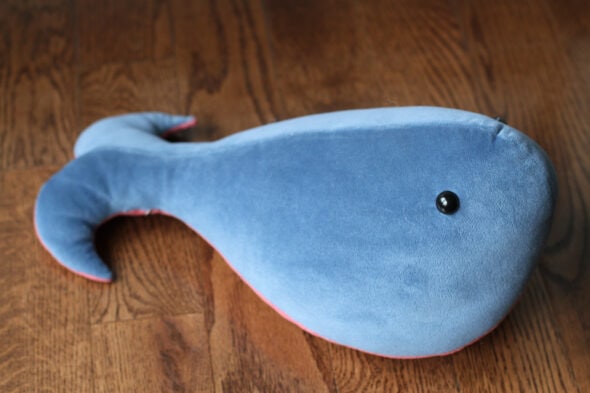 Flufflyland velour whale