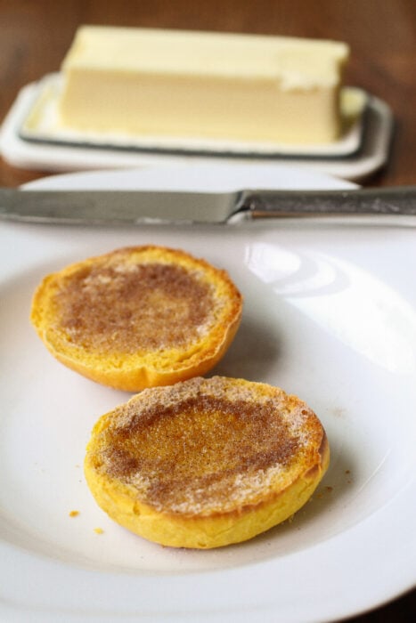 squash rolls with cinnamon sugar