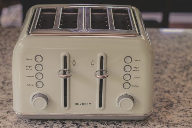 Vintage-Style Buydeem Toaster Review (with Sonia's help!) - The Frugal Girl