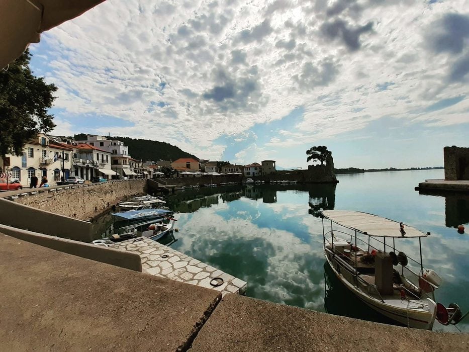 The small, picturesque harbor of Nafpaktos
