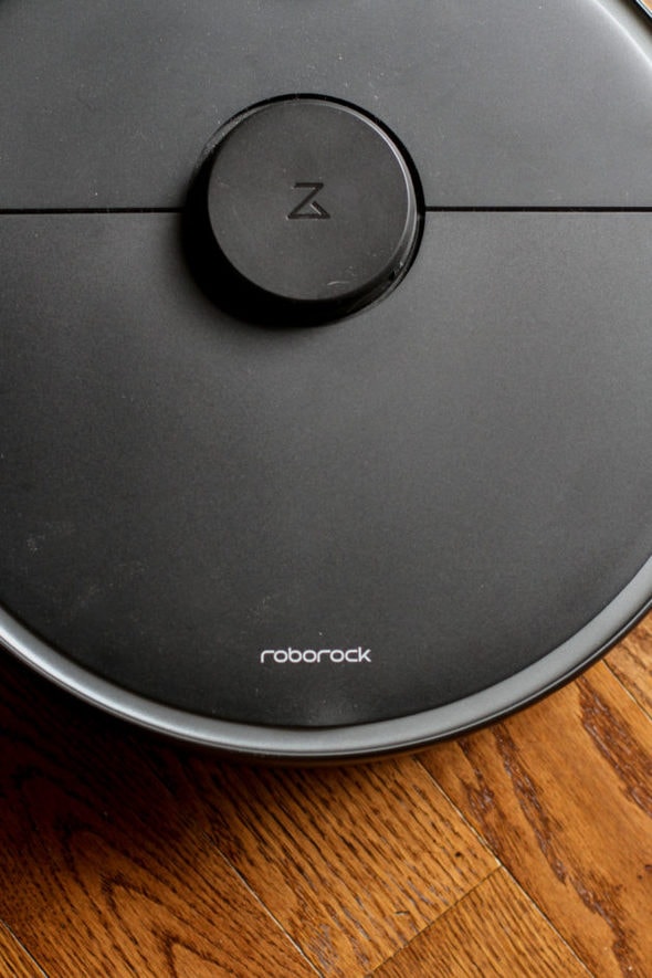 Overhead view of a roborock vacuum.