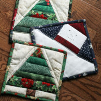 quilted potholders with christmas designs.