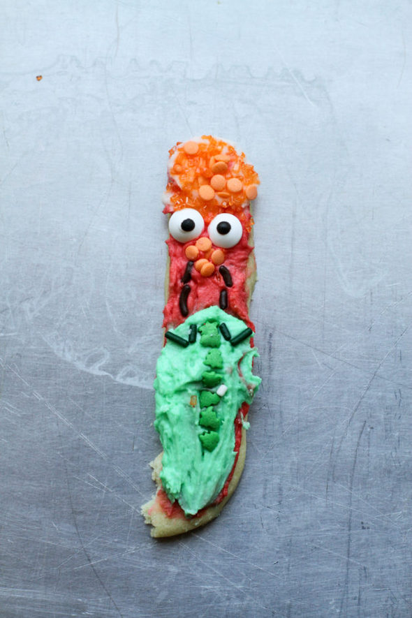 a cookie decorated like a muppet.