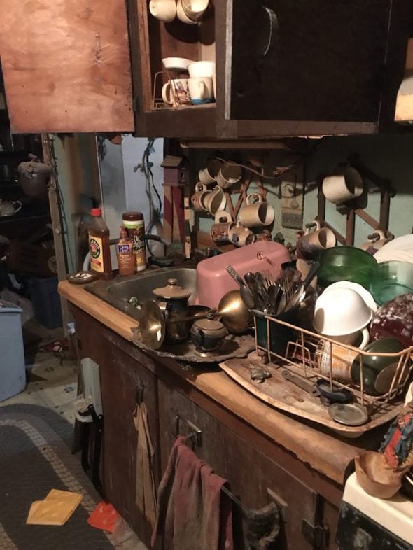 a messy, dirty old kitchen.