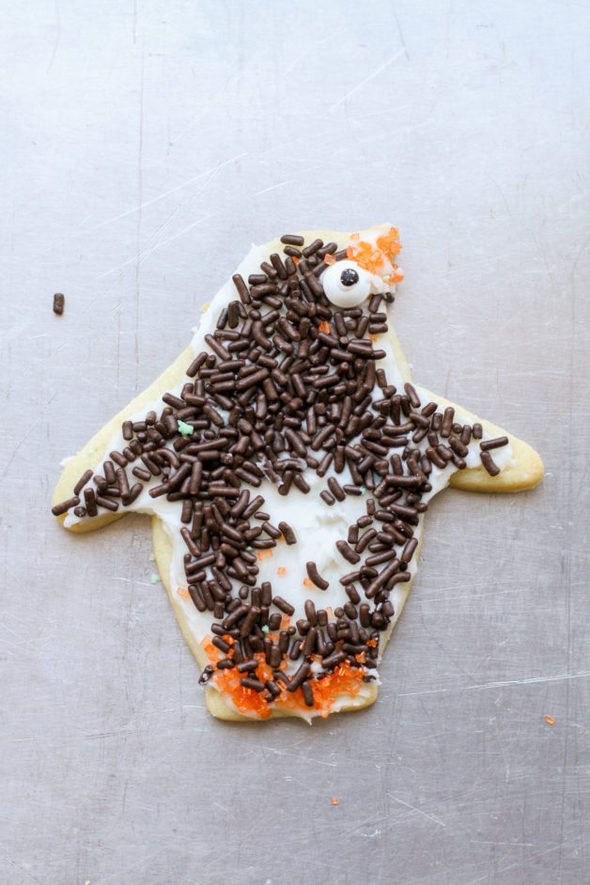 A penguin cookie.