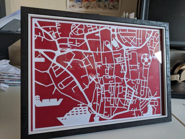 red and white paper cutting.