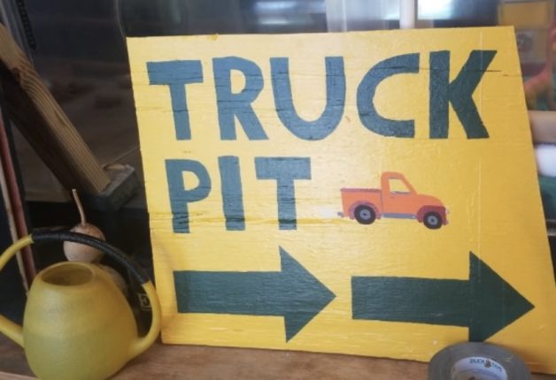 truck pit sign.