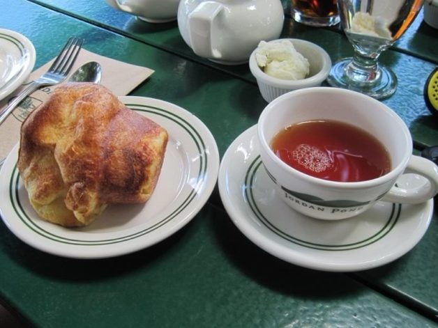 popover and tea.