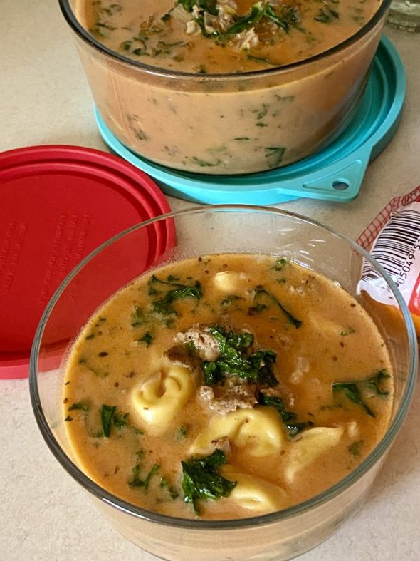 glass bowls of tortellini soup.