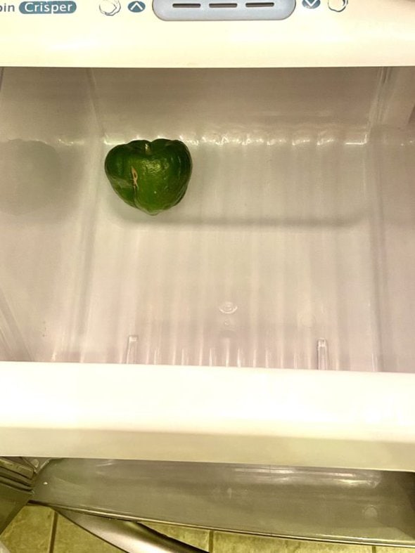 green pepper in produce drawer.