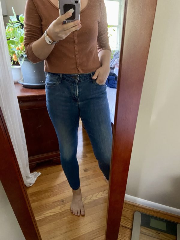 Kristen in skinny jeans.