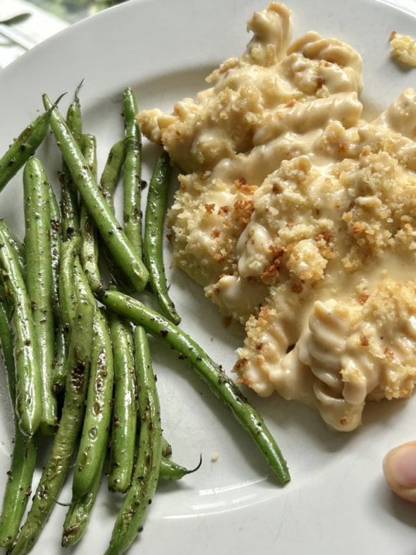 green beans and mac and cheese.