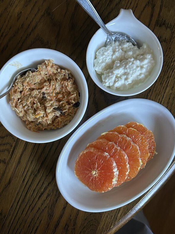 oatmeal and cottage cheese breakfast.