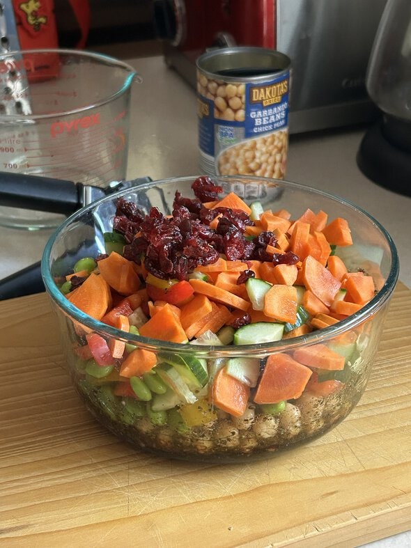 chickpea salad ingredients.