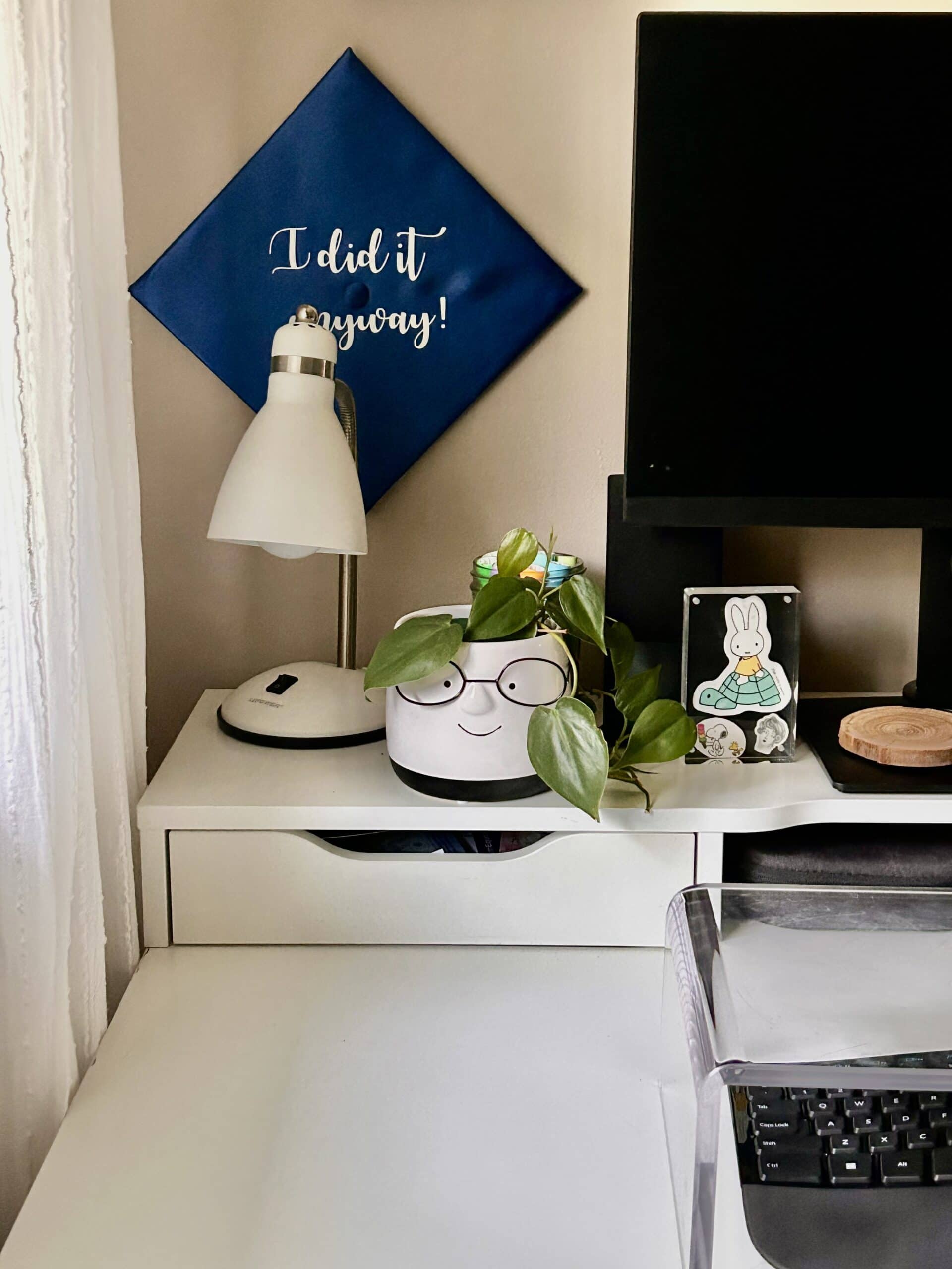 white writing desk.