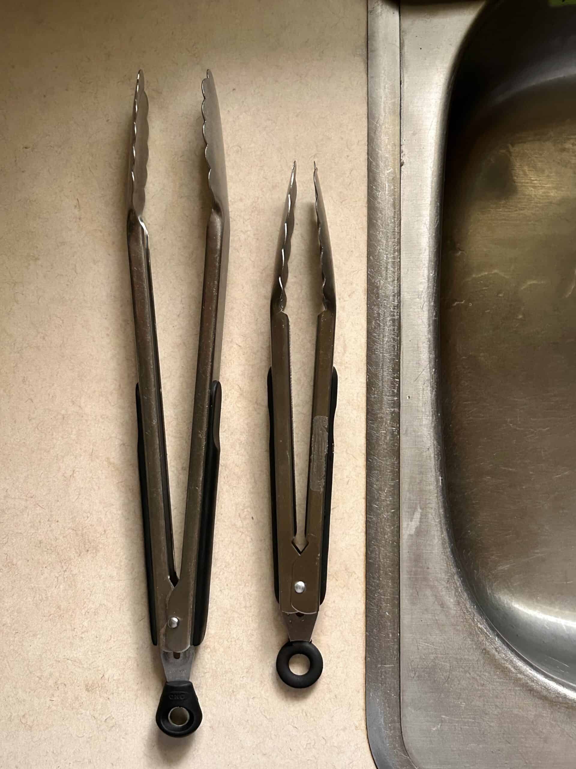 small and large tongs.