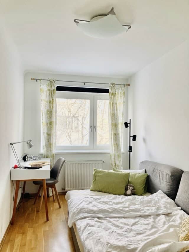 teen bedroom.